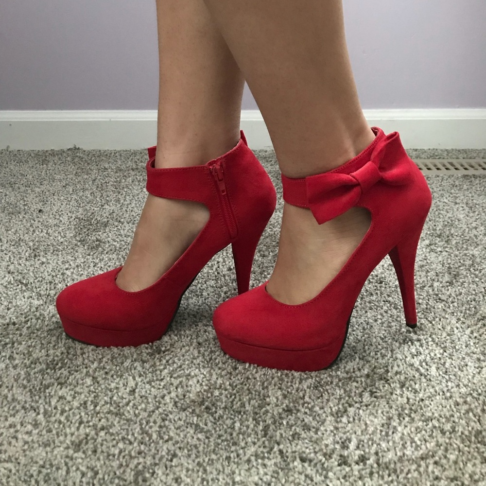 Red pumps